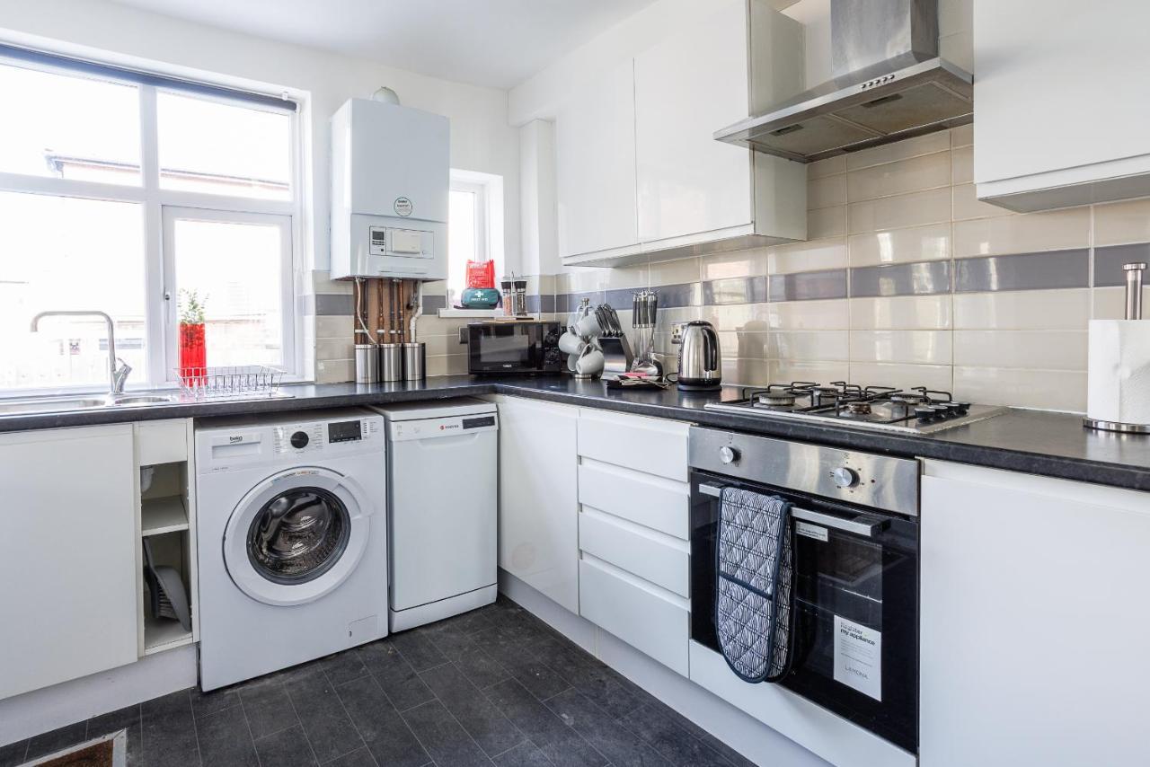 Sleek 4 Bed In Newcastle- Sleeps 9 - Parking Βίλα Εξωτερικό φωτογραφία