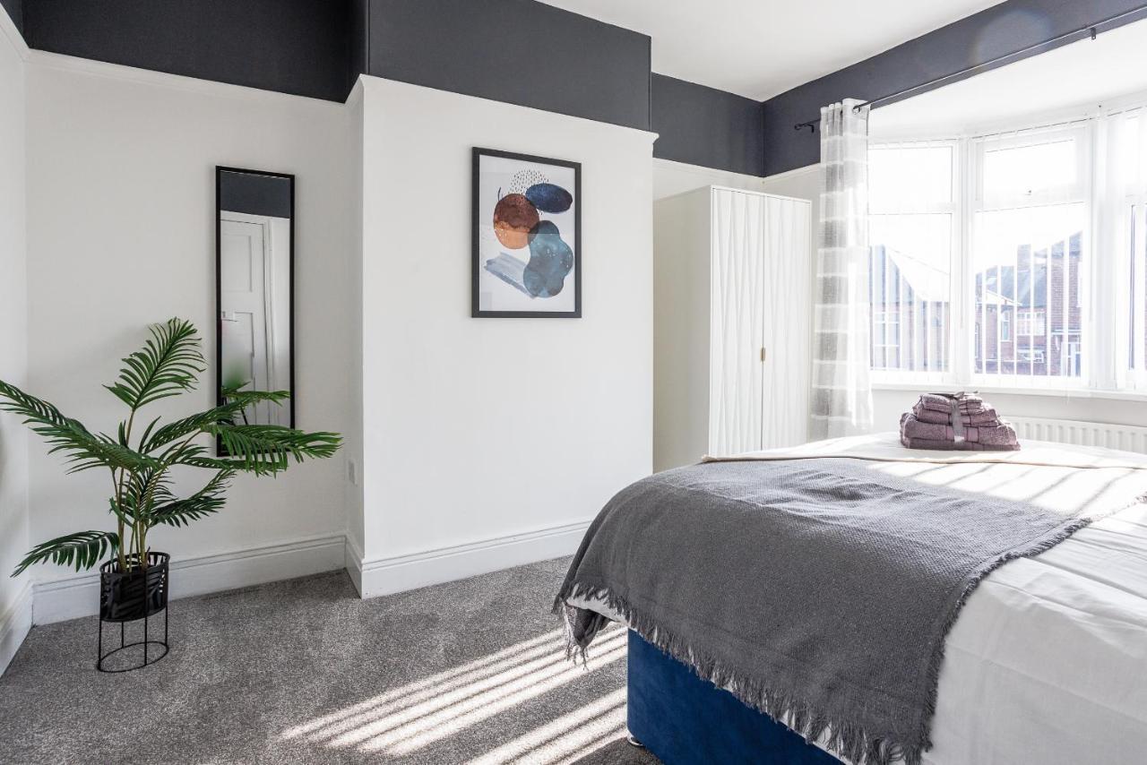 Sleek 4 Bed In Newcastle- Sleeps 9 - Parking Βίλα Εξωτερικό φωτογραφία