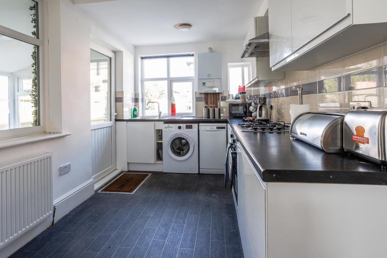 Sleek 4 Bed In Newcastle- Sleeps 9 - Parking Βίλα Εξωτερικό φωτογραφία