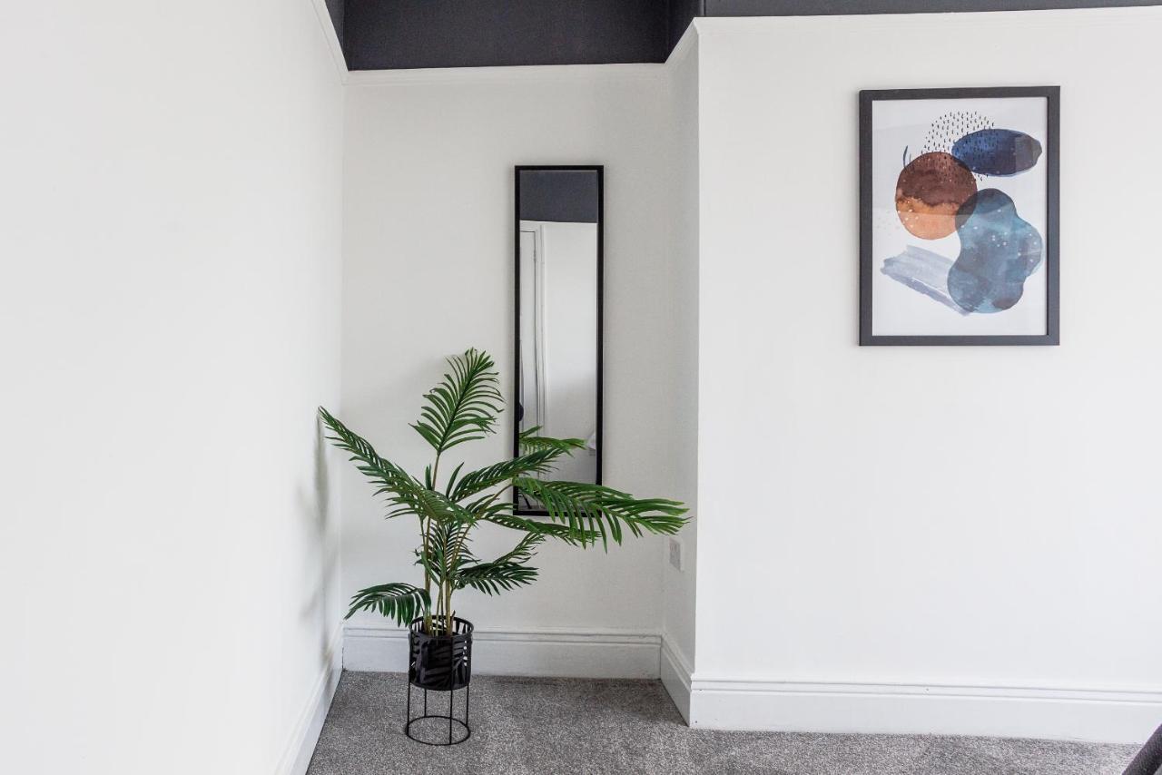 Sleek 4 Bed In Newcastle- Sleeps 9 - Parking Βίλα Εξωτερικό φωτογραφία